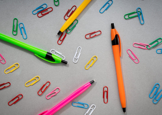 Bolígrafo Deli sólido